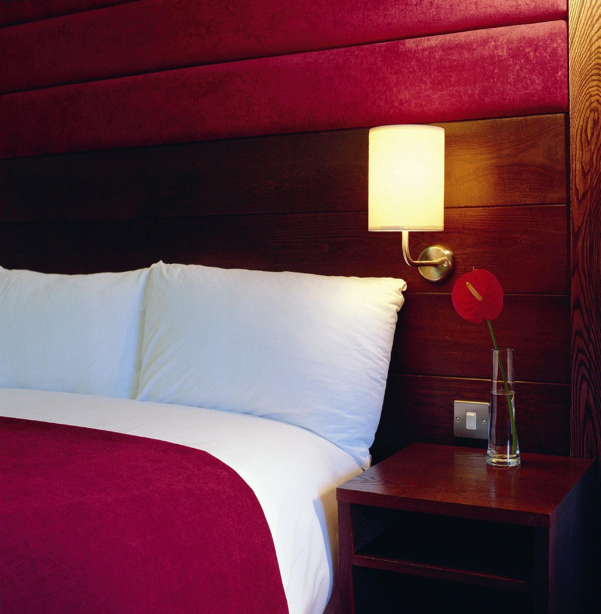 Cavan Crystal Hotel Екстериор снимка