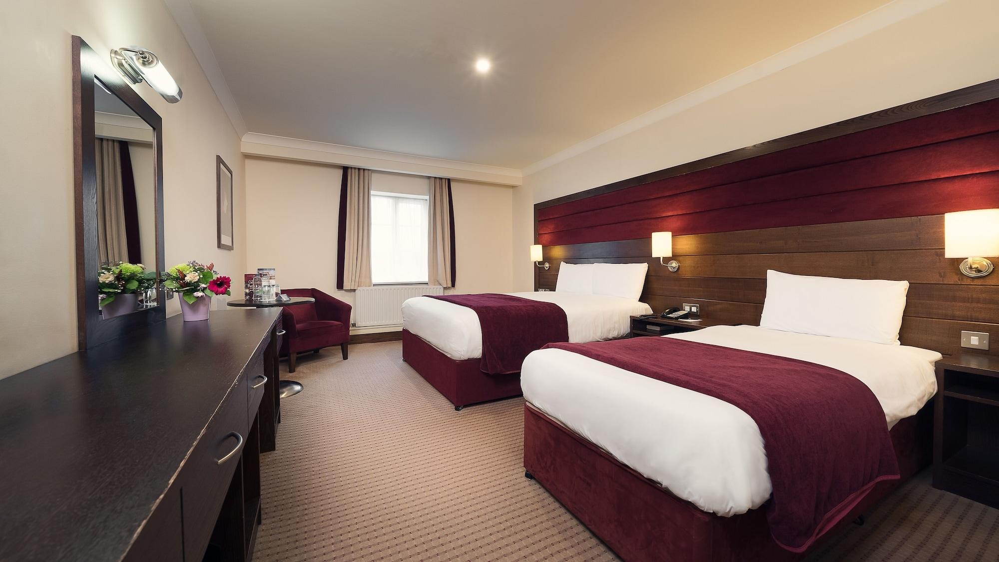 Cavan Crystal Hotel Екстериор снимка