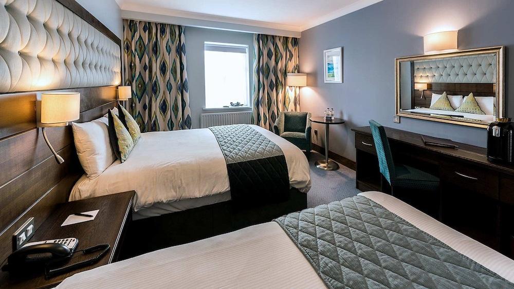 Cavan Crystal Hotel Екстериор снимка