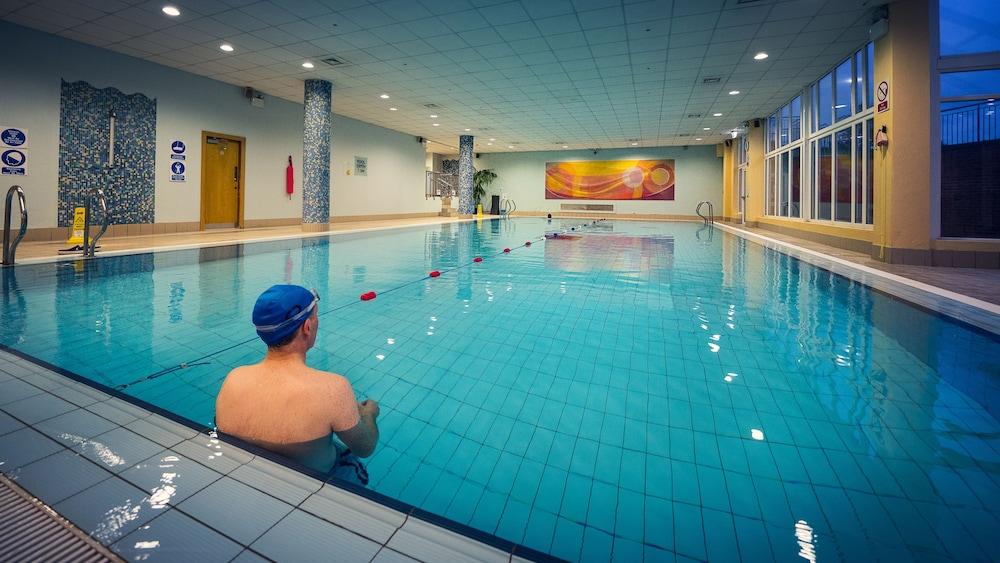 Cavan Crystal Hotel Екстериор снимка