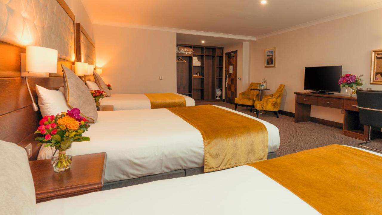 Cavan Crystal Hotel Екстериор снимка