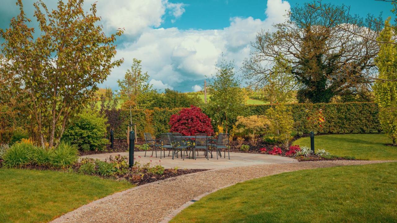 Cavan Crystal Hotel Екстериор снимка