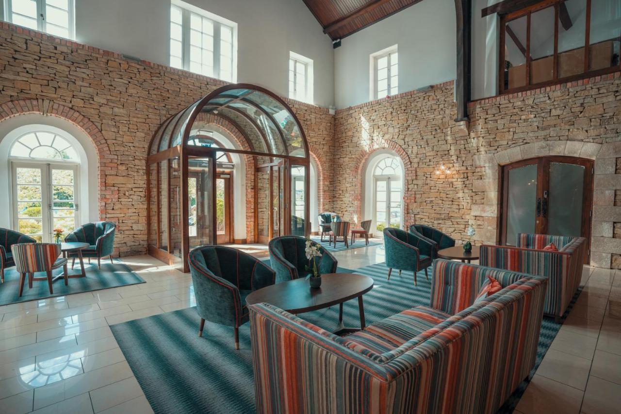 Cavan Crystal Hotel Екстериор снимка
