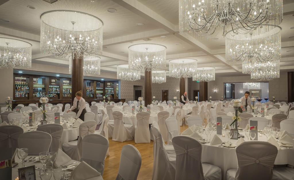 Cavan Crystal Hotel Екстериор снимка