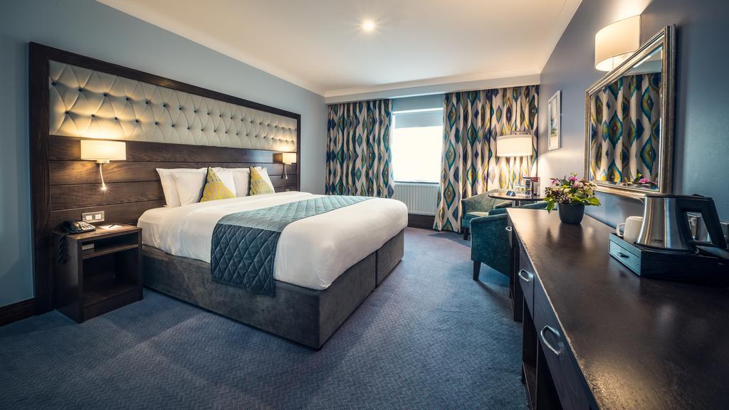 Cavan Crystal Hotel Екстериор снимка