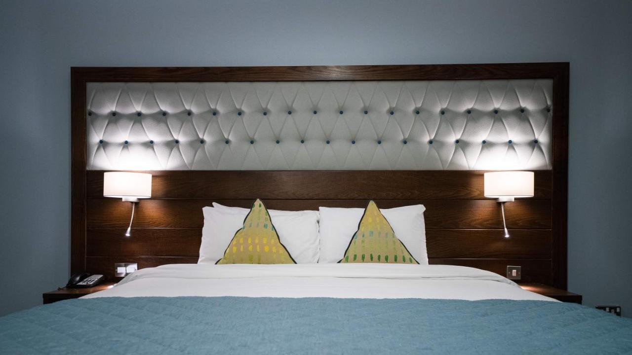 Cavan Crystal Hotel Екстериор снимка